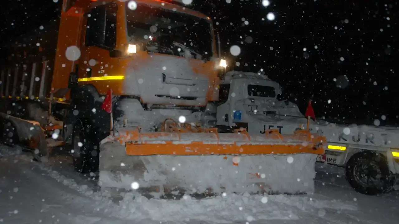 Antalya-Konya Yolunda Kar Nöbeti: Alacabel’de Beyaz Esaretle Mücadele! 7
